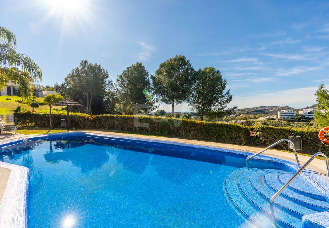 Stylish Apartment with Panoramic Sea Views and Premium Facilities