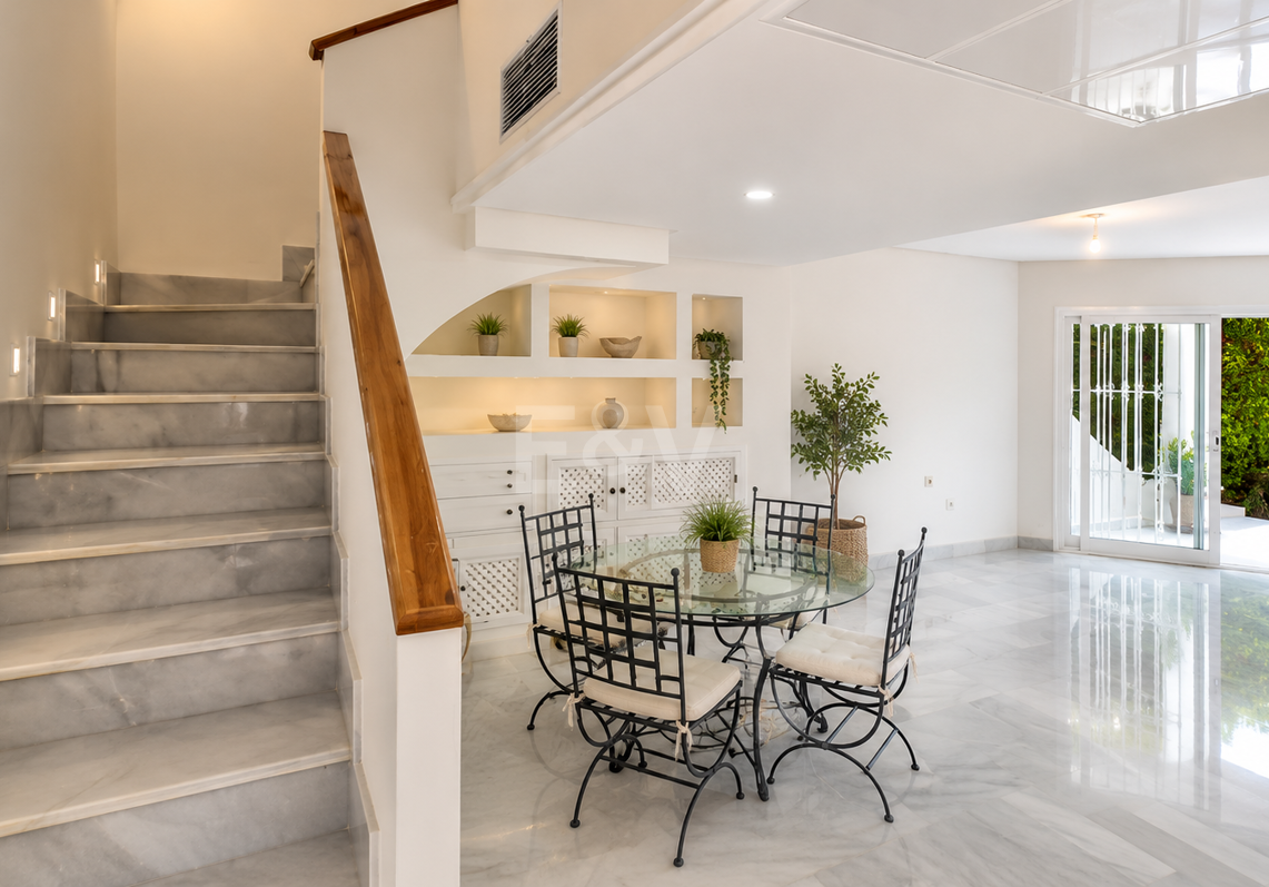 Helles Familien-Reihenhaus mit Privatgarten in Camoján Blanco