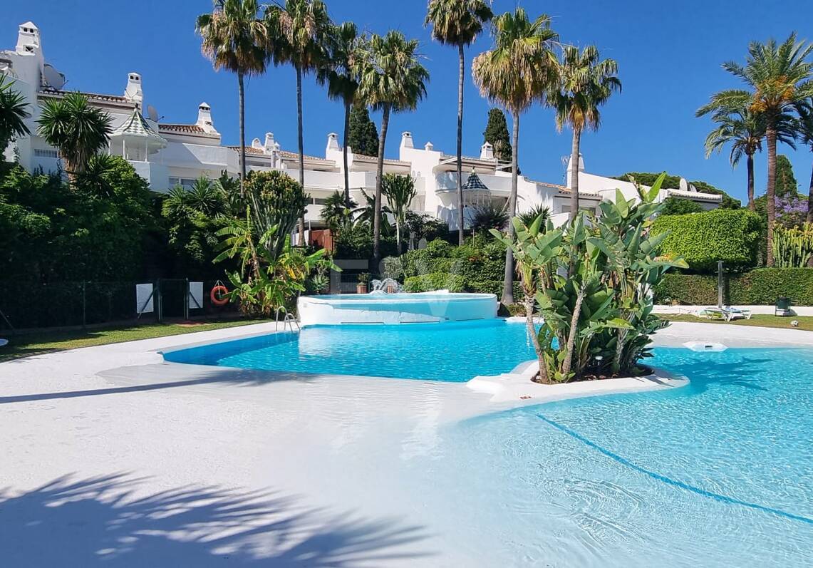 Helles Familien-Reihenhaus mit Privatgarten in Camoján Blanco