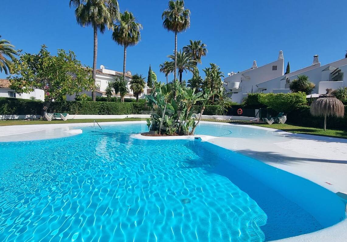 Helles Familien-Reihenhaus mit Privatgarten in Camoján Blanco