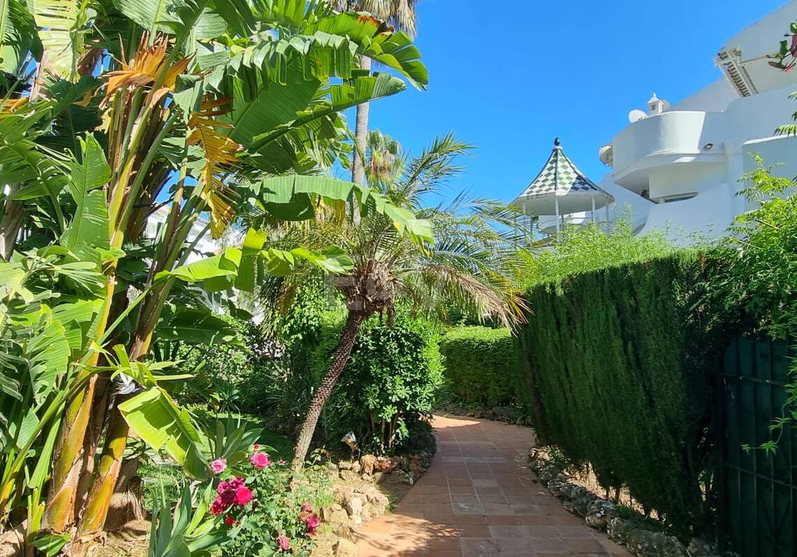 Helles Familien-Reihenhaus mit Privatgarten in Camoján Blanco