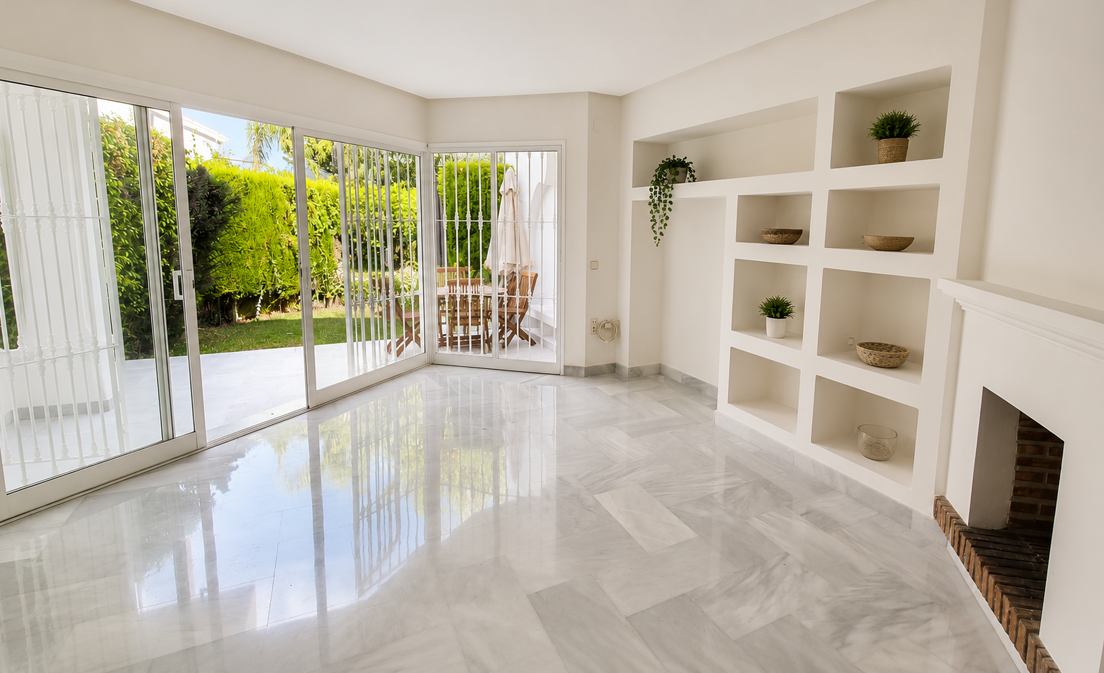 Maison de Ville à louer en Sierra Blanca, Marbella Golden Mile avec 3 chambres, 3 salles de bains et a...