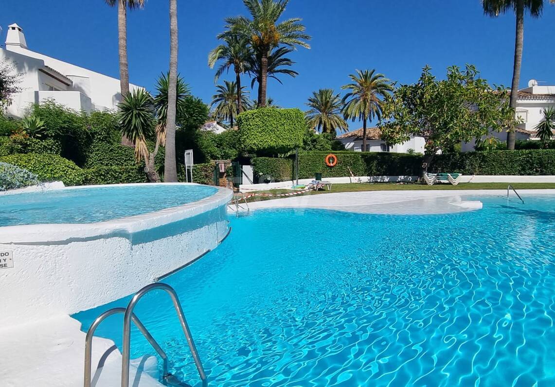 Helles Familien-Reihenhaus mit Privatgarten in Camoján Blanco