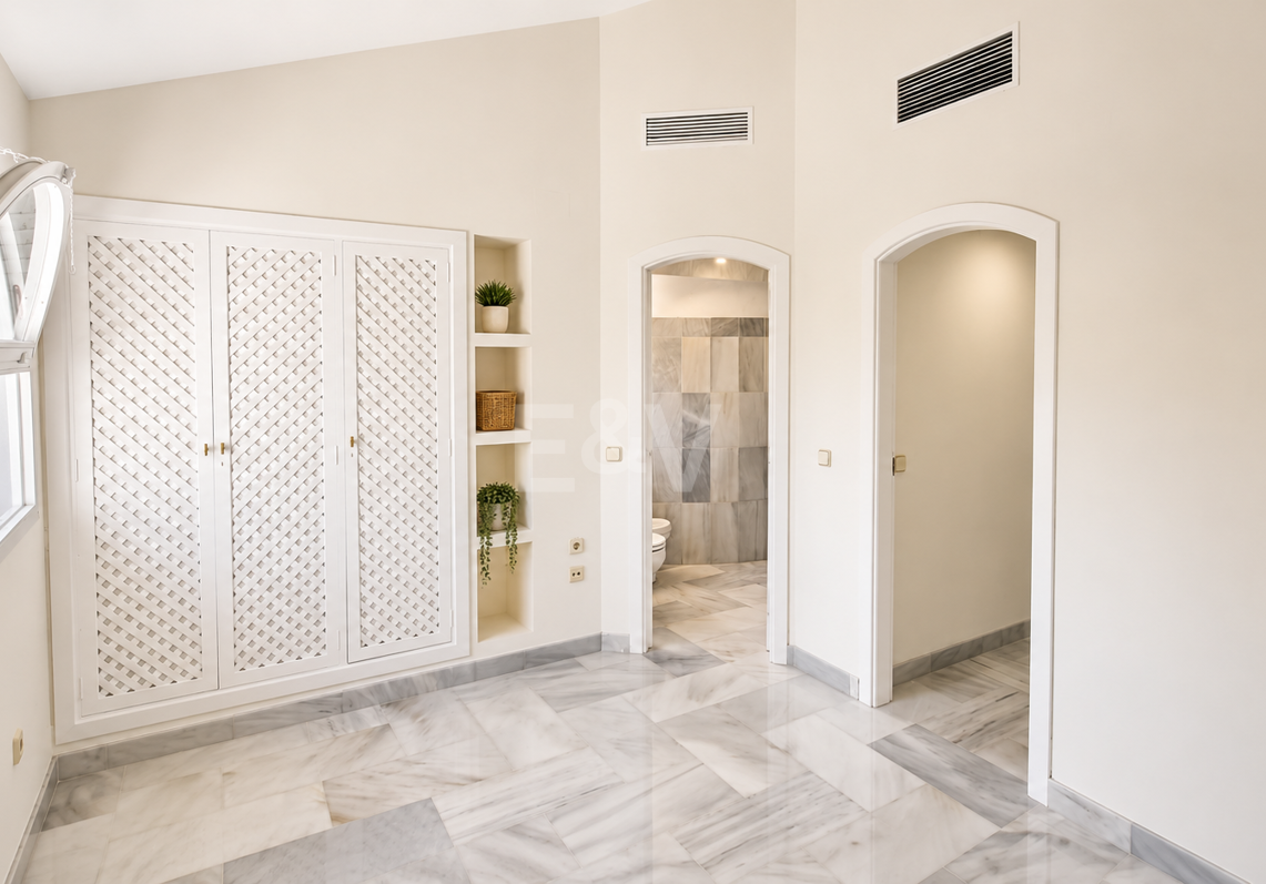Helles Familien-Reihenhaus mit Privatgarten in Camoján Blanco