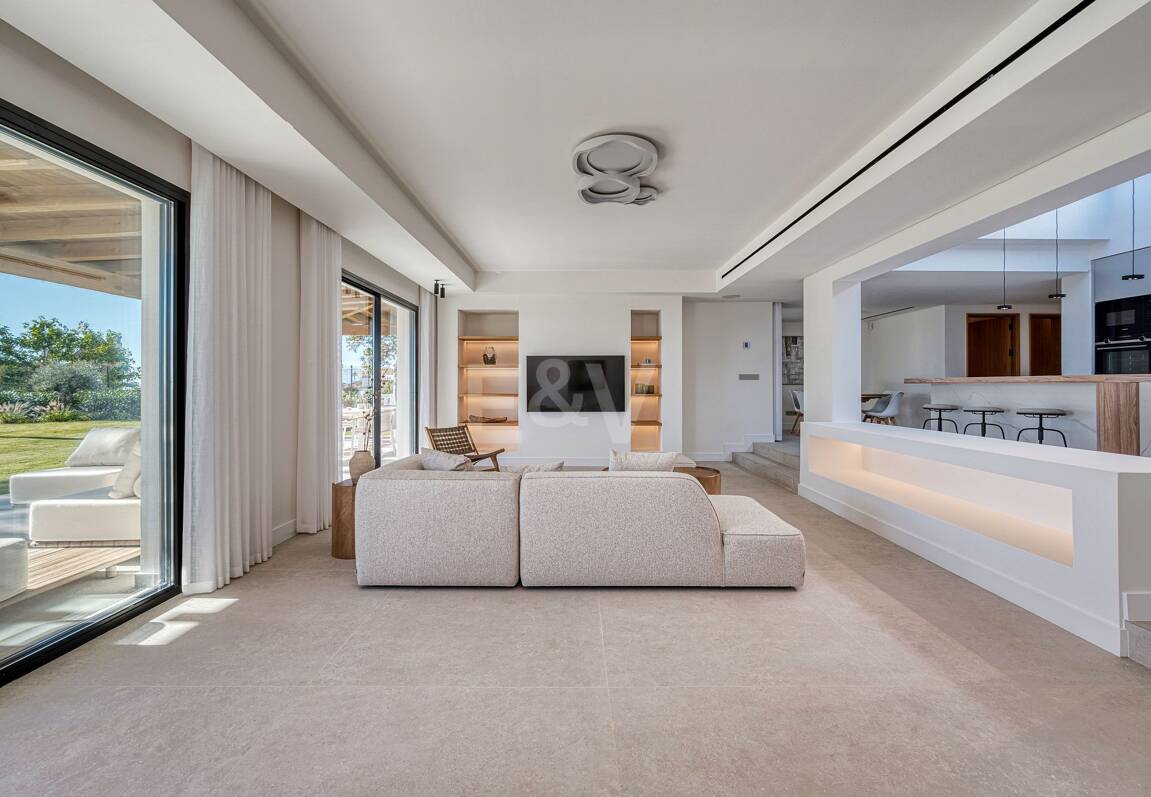 Moderne mediterrane Villa mit Panoramablick auf das Meer in El Rosario