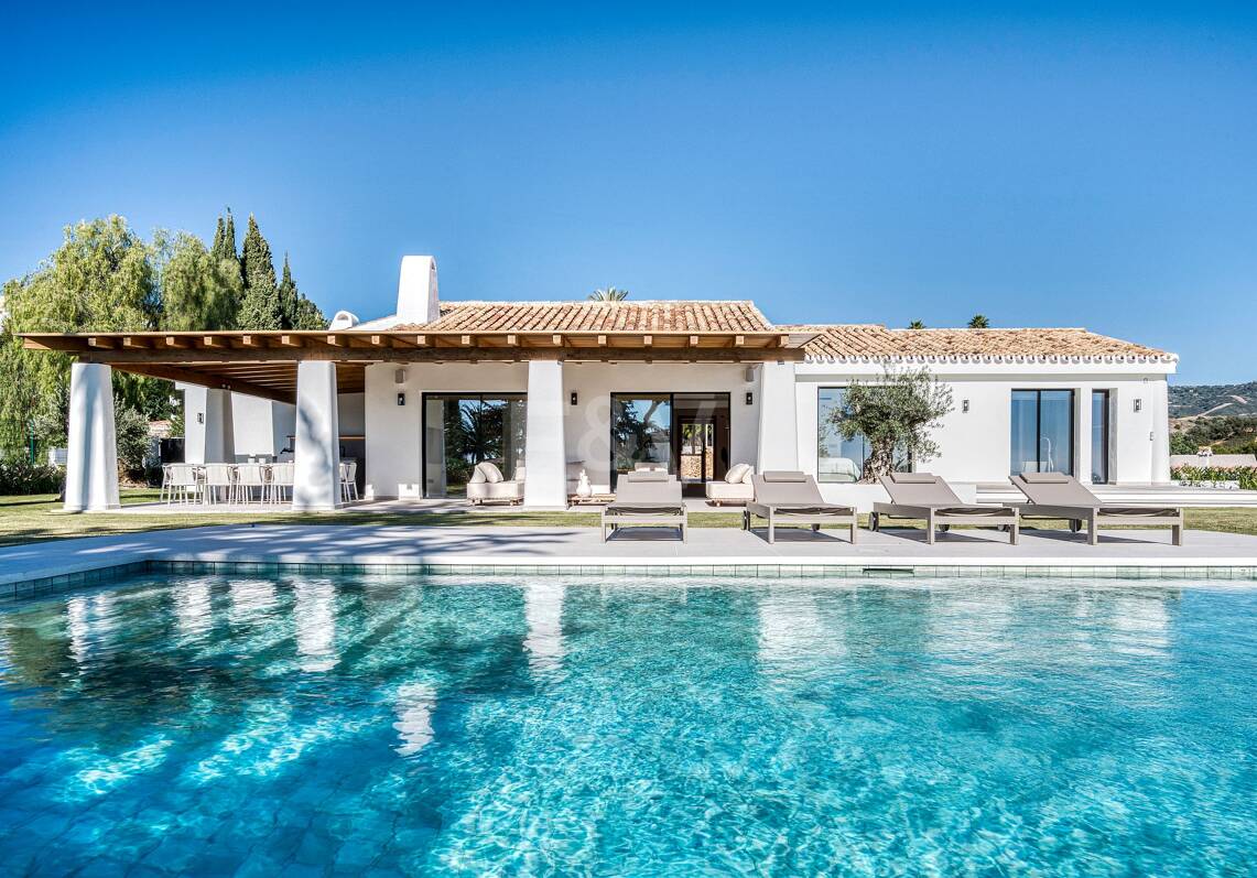 Villa mediterránea contemporánea con vistas panorámicas al mar en El Rosario