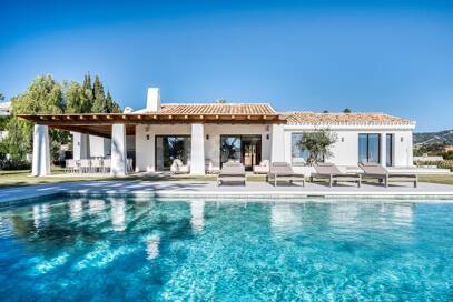 Villa mediterránea contemporánea con vistas panorámicas al mar en El Rosario
