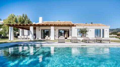 Villa méditerranéenne contemporaine avec vue panoramique sur la mer à El Rosario