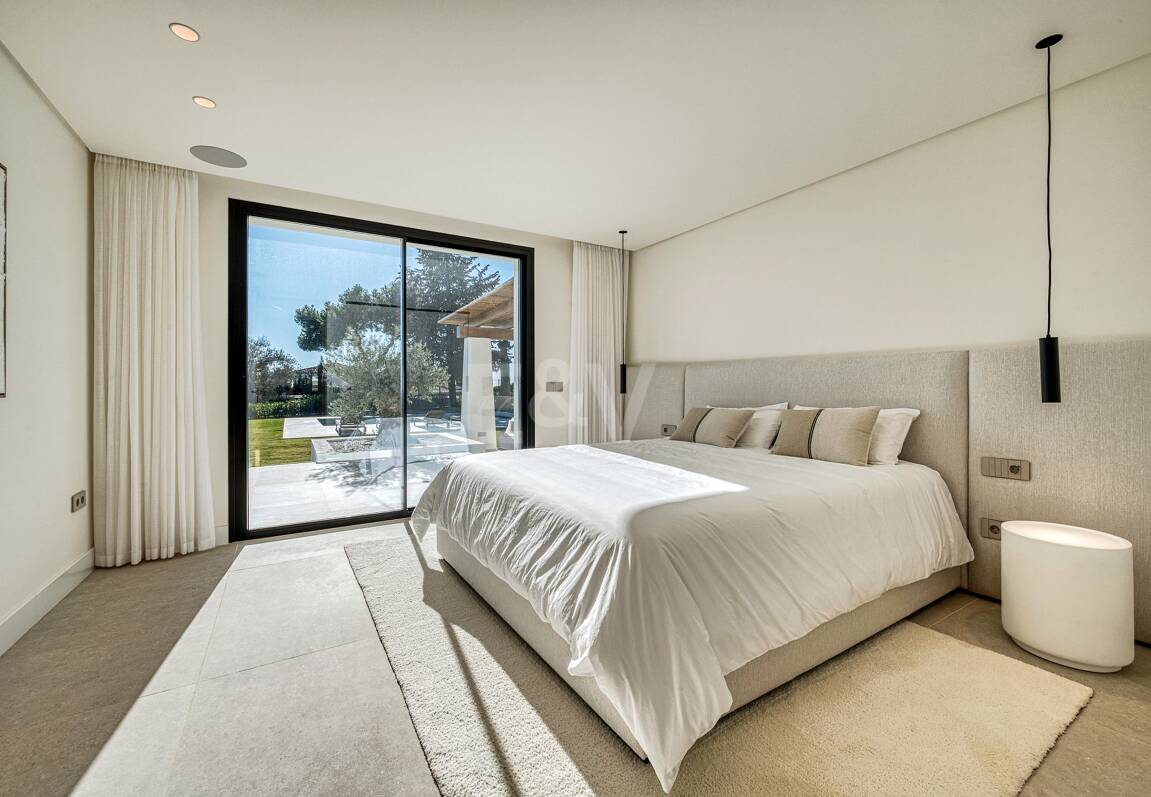 Moderne mediterrane Villa mit Panoramablick auf das Meer in El Rosario