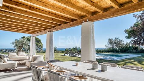 Villa méditerranéenne contemporaine avec vue panoramique sur la mer à El Rosario