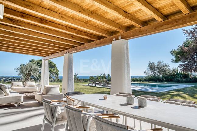 Moderne mediterrane Villa mit Panoramablick auf das Meer in El Rosario