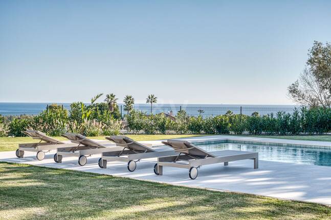 Moderne mediterrane Villa mit Panoramablick auf das Meer in El Rosario