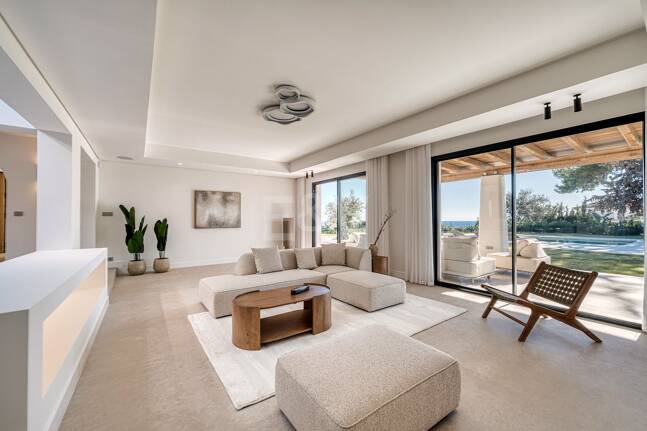 Moderne mediterrane Villa mit Panoramablick auf das Meer in El Rosario
