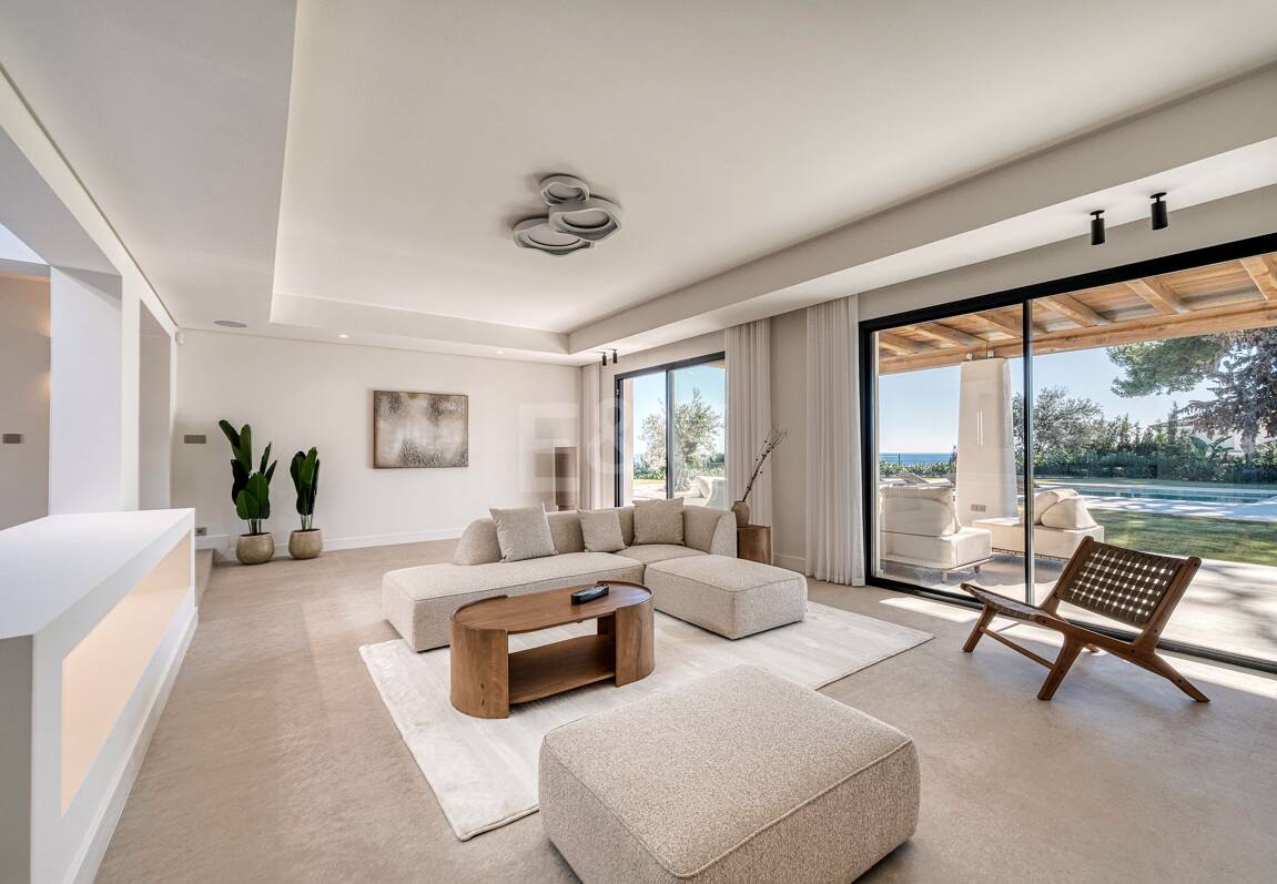 Moderne mediterrane Villa mit Panoramablick auf das Meer in El Rosario