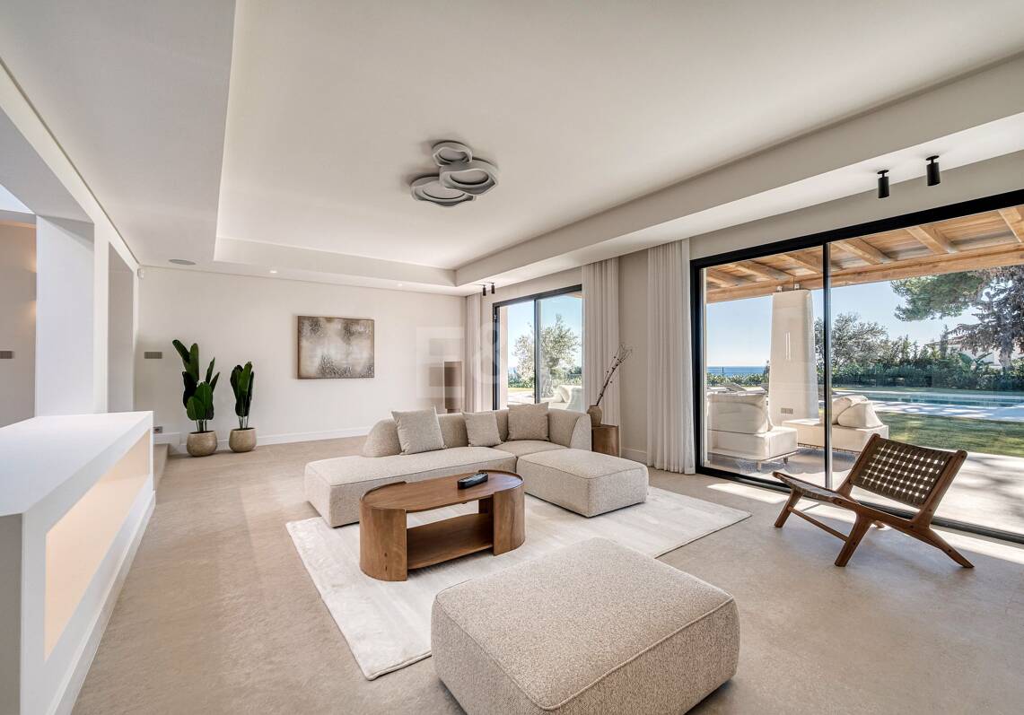 Villa mediterránea contemporánea con vistas panorámicas al mar en El Rosario