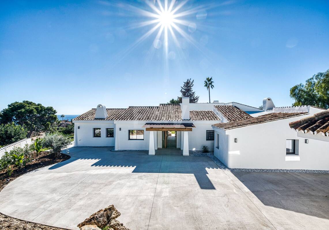 Villa mediterránea contemporánea con vistas panorámicas al mar en El Rosario