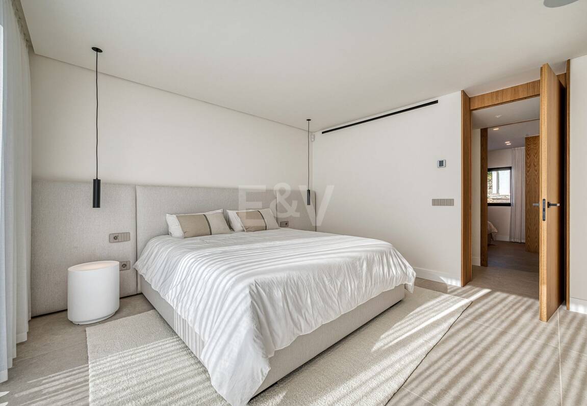 Moderne mediterrane Villa mit Panoramablick auf das Meer in El Rosario