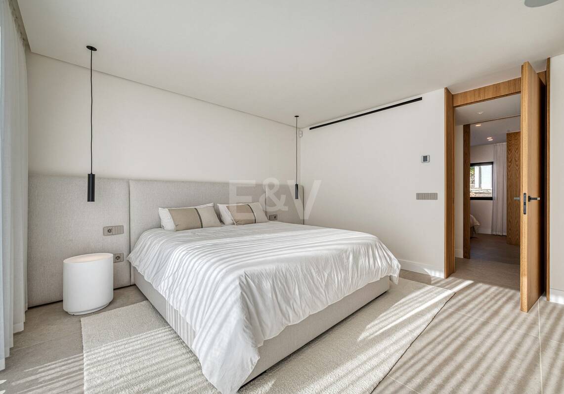 Villa mediterránea contemporánea con vistas panorámicas al mar en El Rosario
