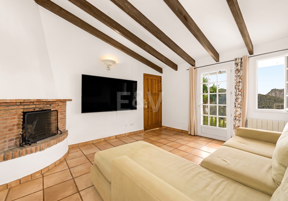 Andalusian Cortijo-Style Villa in a Natural Setting in the Heart of Benahavís