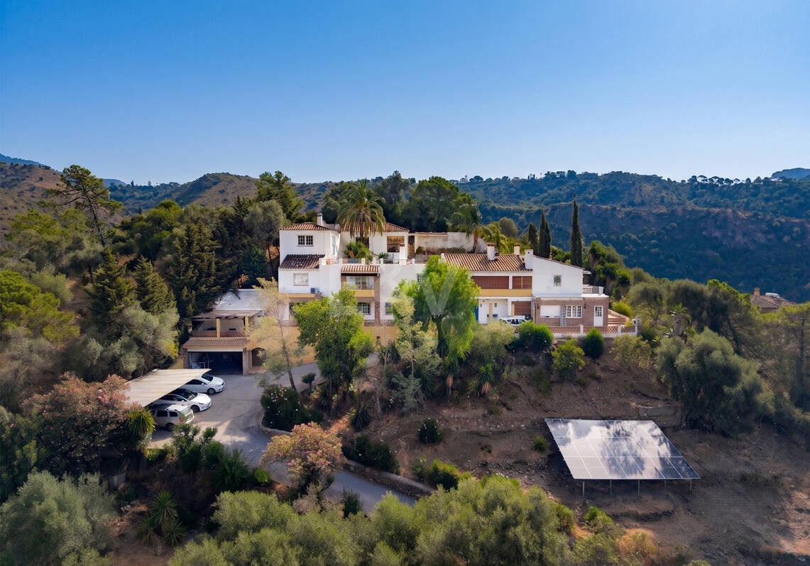 Andalusian Cortijo-Style Villa in a Natural Setting in the Heart of Benahavís