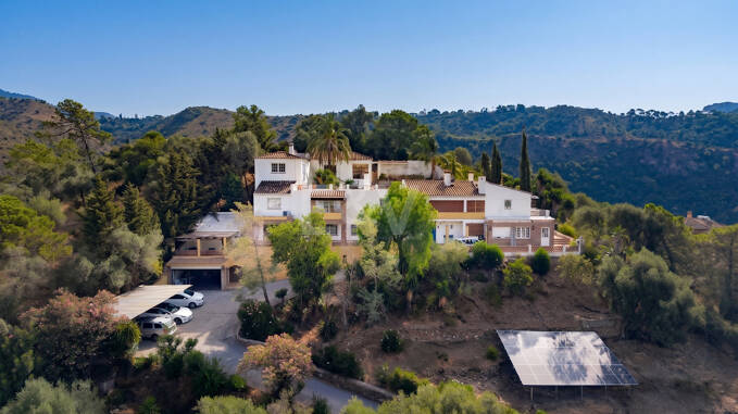 Finca extraordinaria en un entorno natural único, en pleno corazón de Benahavís Pueblo