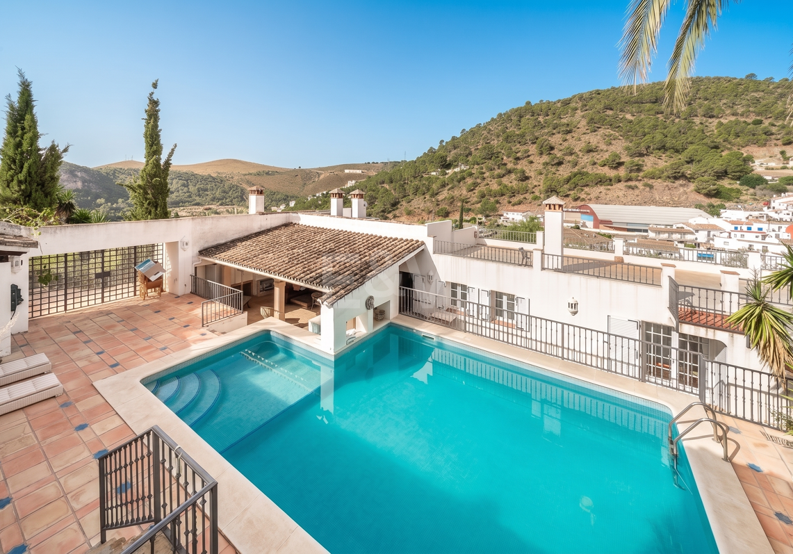 Andalusian Cortijo-Style Villa in a Natural Setting in the Heart of Benahavís