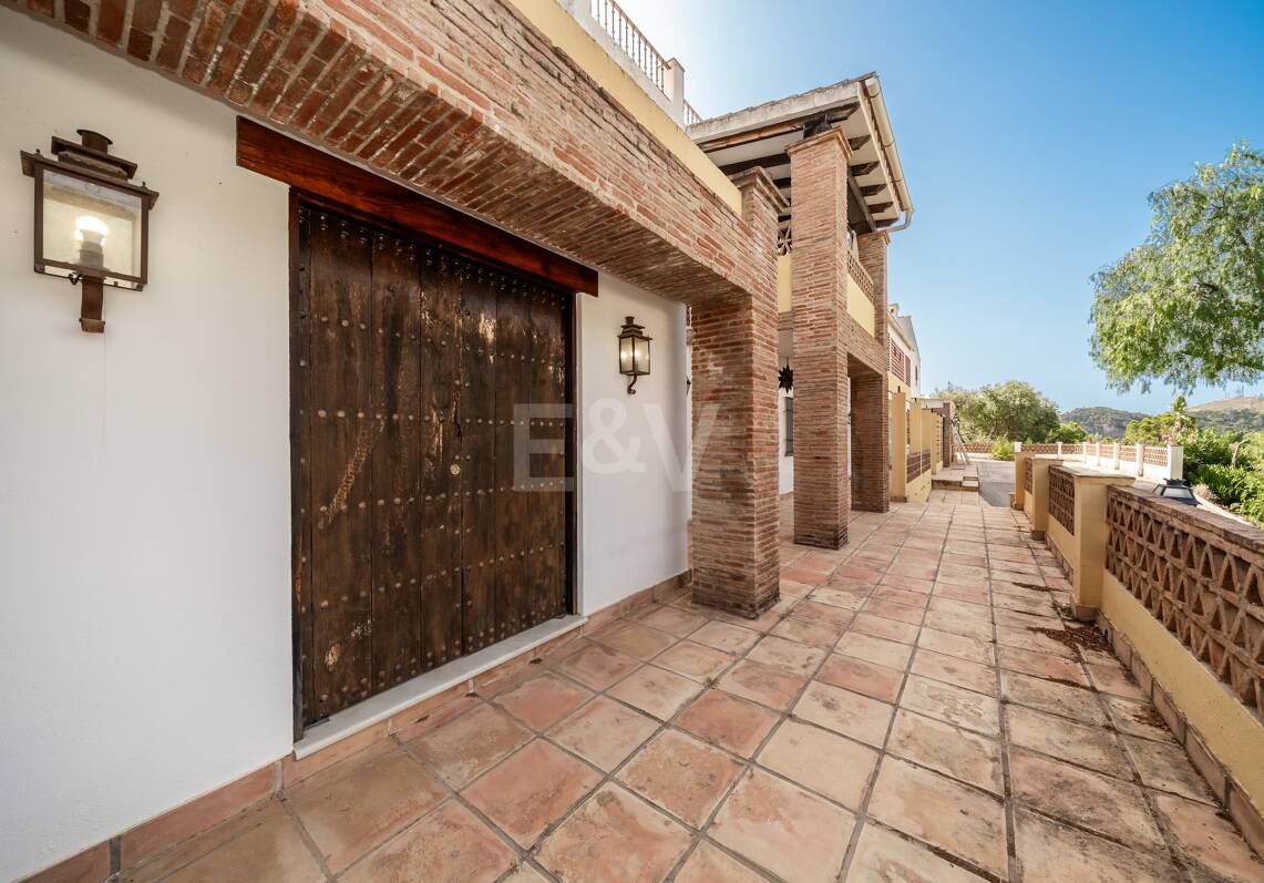 Andalusian Cortijo-Style Villa in a Natural Setting in the Heart of Benahavís