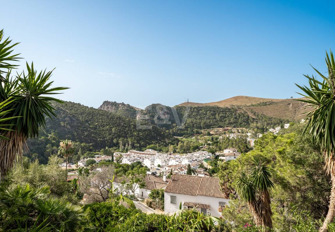 Außergewöhnliche Immobilie in einzigartiger Naturlage im Herzen von Benahavís Pueblo