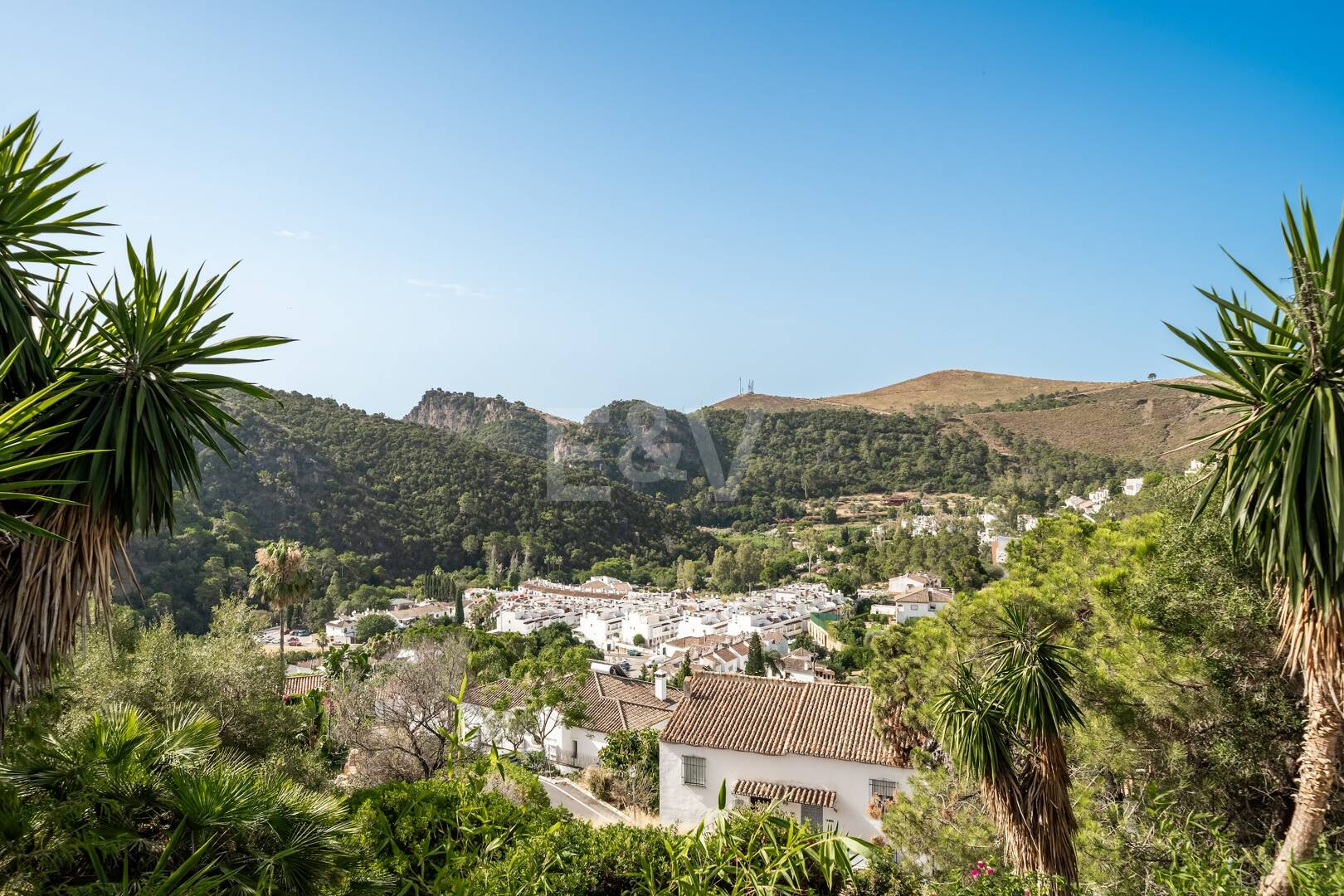Außergewöhnliche Immobilie in einzigartiger Naturlage im Herzen von Benahavís Pueblo