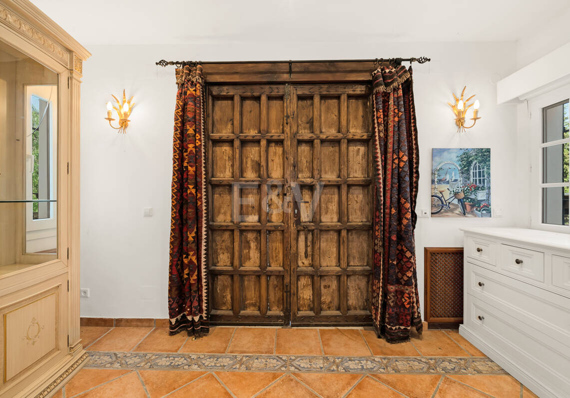 Andalusian Cortijo-Style Villa in a Natural Setting in the Heart of Benahavís