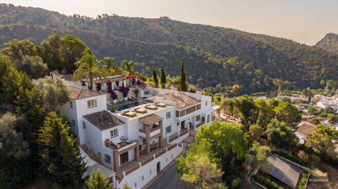 Andalusian Cortijo-Style Villa in a Natural Setting in the Heart of Benahavís