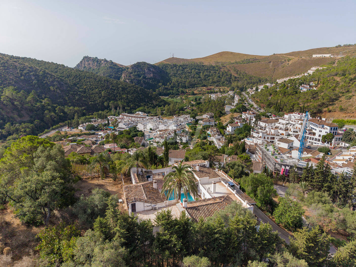 Außergewöhnliche Immobilie in einzigartiger Naturlage im Herzen von Benahavís Pueblo