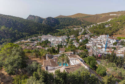 Andalusian Cortijo-Style Villa in a Natural Setting in the Heart of Benahavís