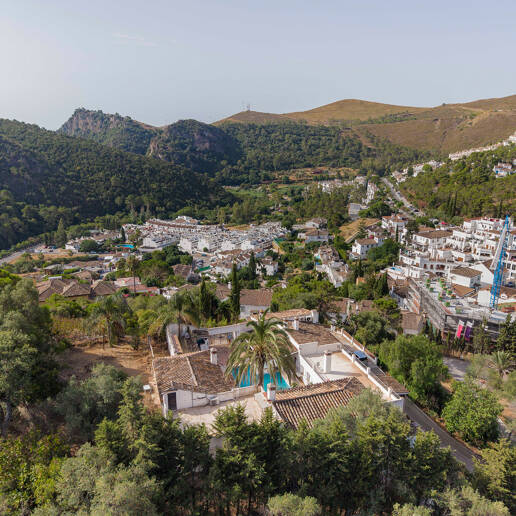 Andalusian Cortijo-Style Villa in a Natural Setting in the Heart of Benahavís