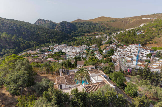 Außergewöhnliche Immobilie in einzigartiger Naturlage im Herzen von Benahavís Pueblo