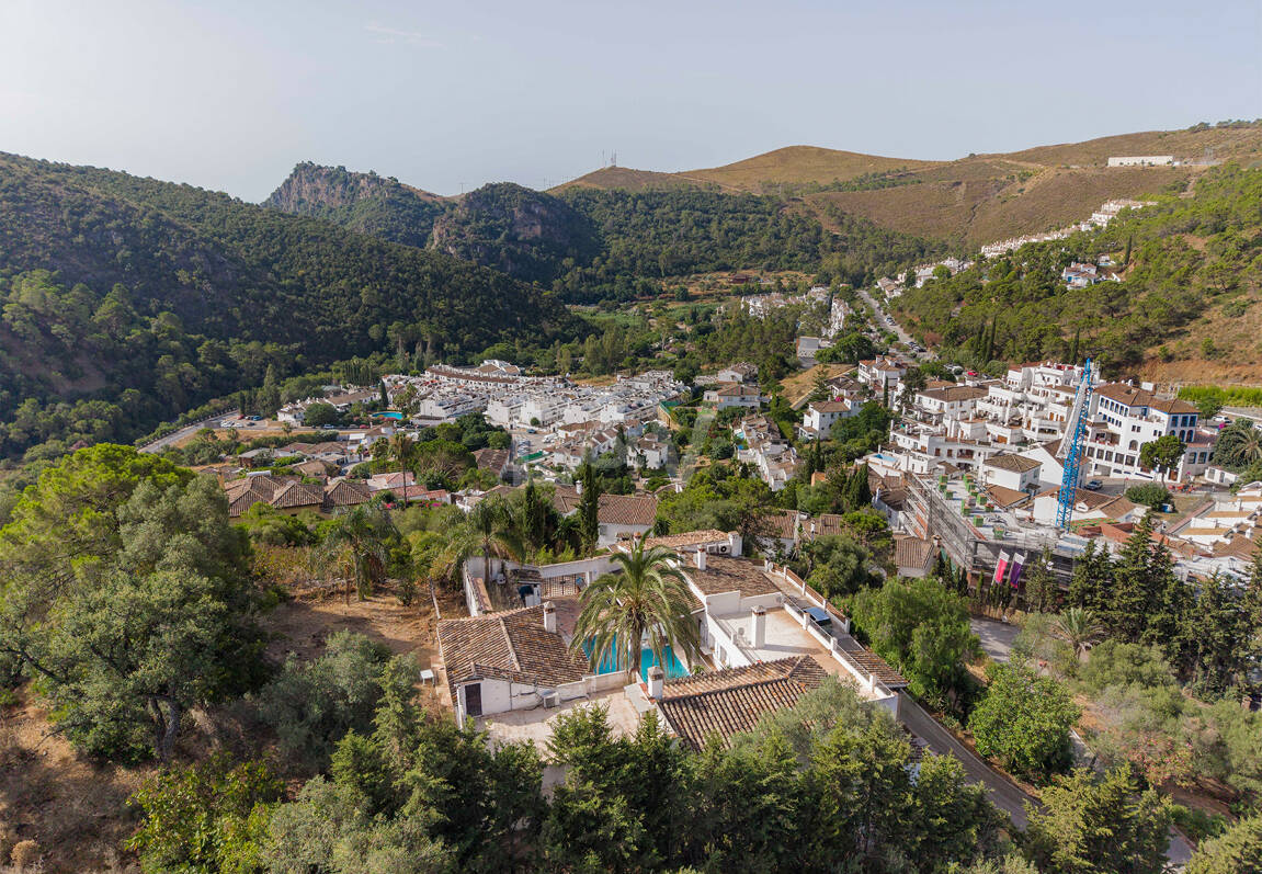 Außergewöhnliche Immobilie in einzigartiger Naturlage im Herzen von Benahavís Pueblo