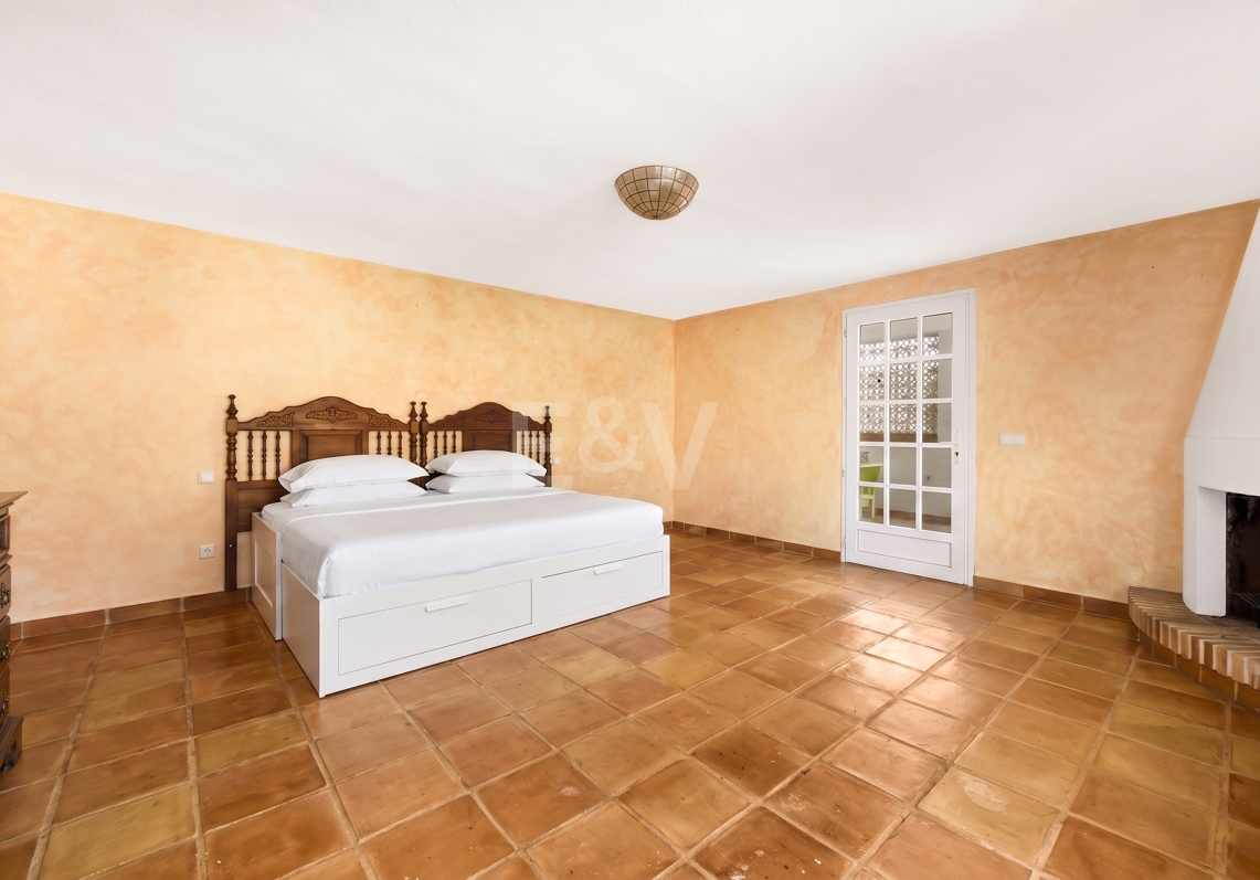 Andalusian Cortijo-Style Villa in a Natural Setting in the Heart of Benahavís