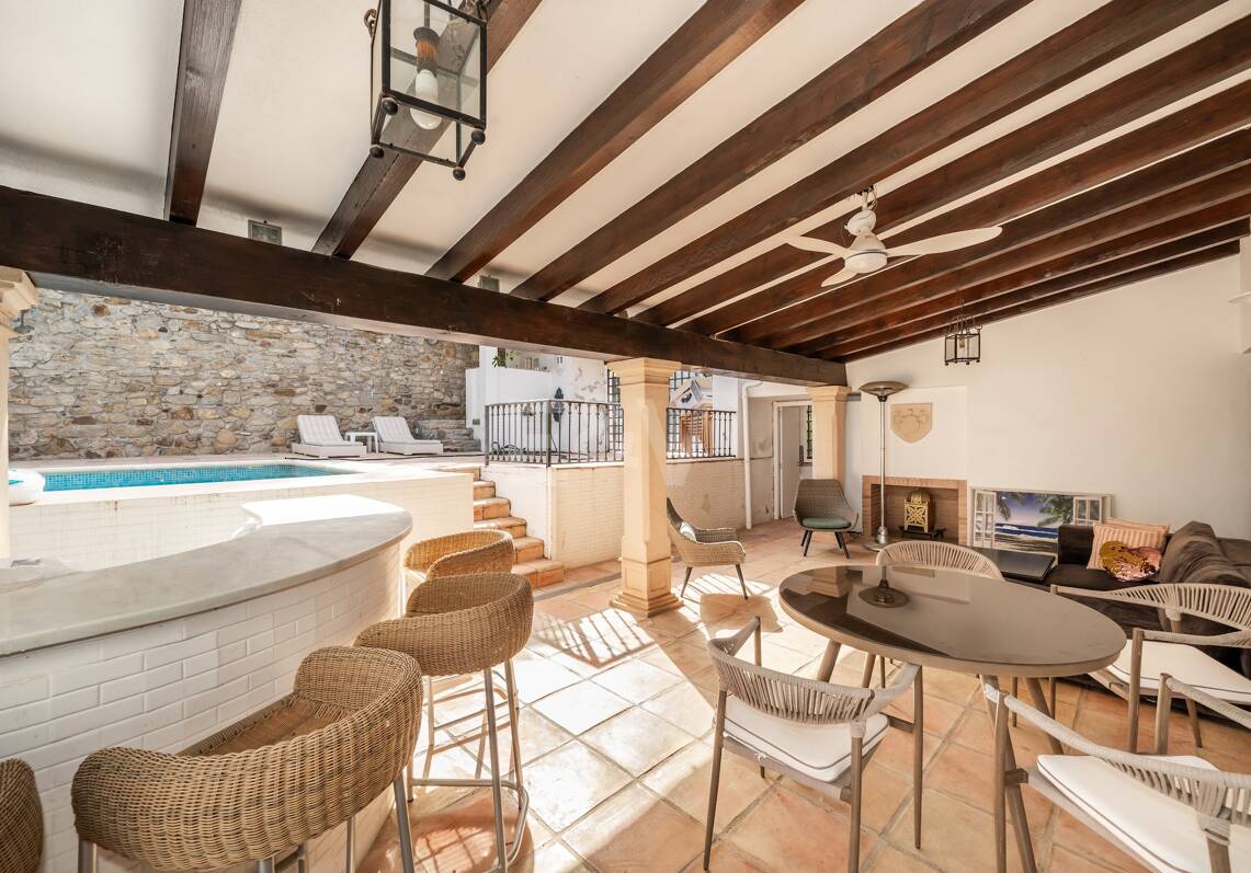 Andalusian Cortijo-Style Villa in a Natural Setting in the Heart of Benahavís