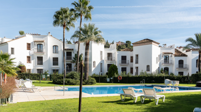 Exquis Corner Penthouse avec Golf et Mountain Views