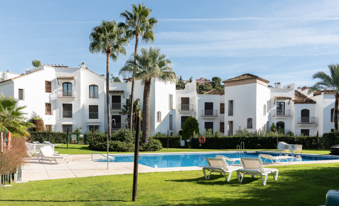 Exquisites Eck-Penthouse mit Golf- und Bergblick