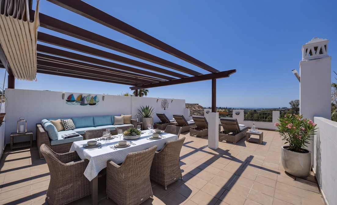 Golf-Penthouse in erster Reihe mit großem Solarium und Meerblick