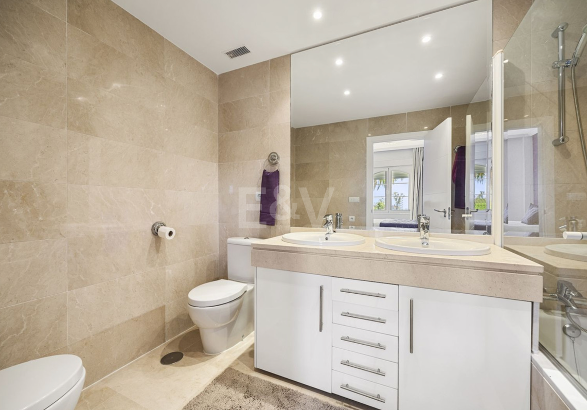 Penthouse na sprzedaż w Los Arqueros, Benahavis