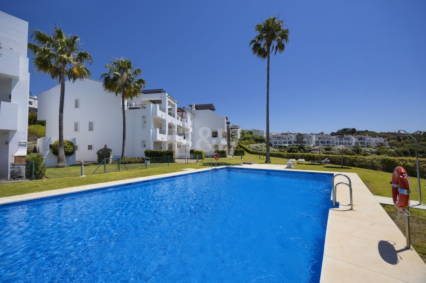 Frontline Golf Penthouse with Expansive Solarium and Sea Views