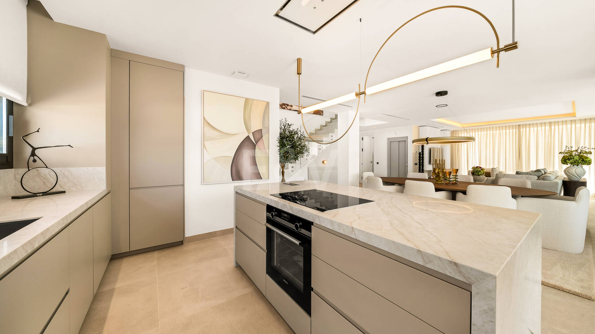 Villa nueva llave en mano con solárium en la Milla de Oro de Marbella