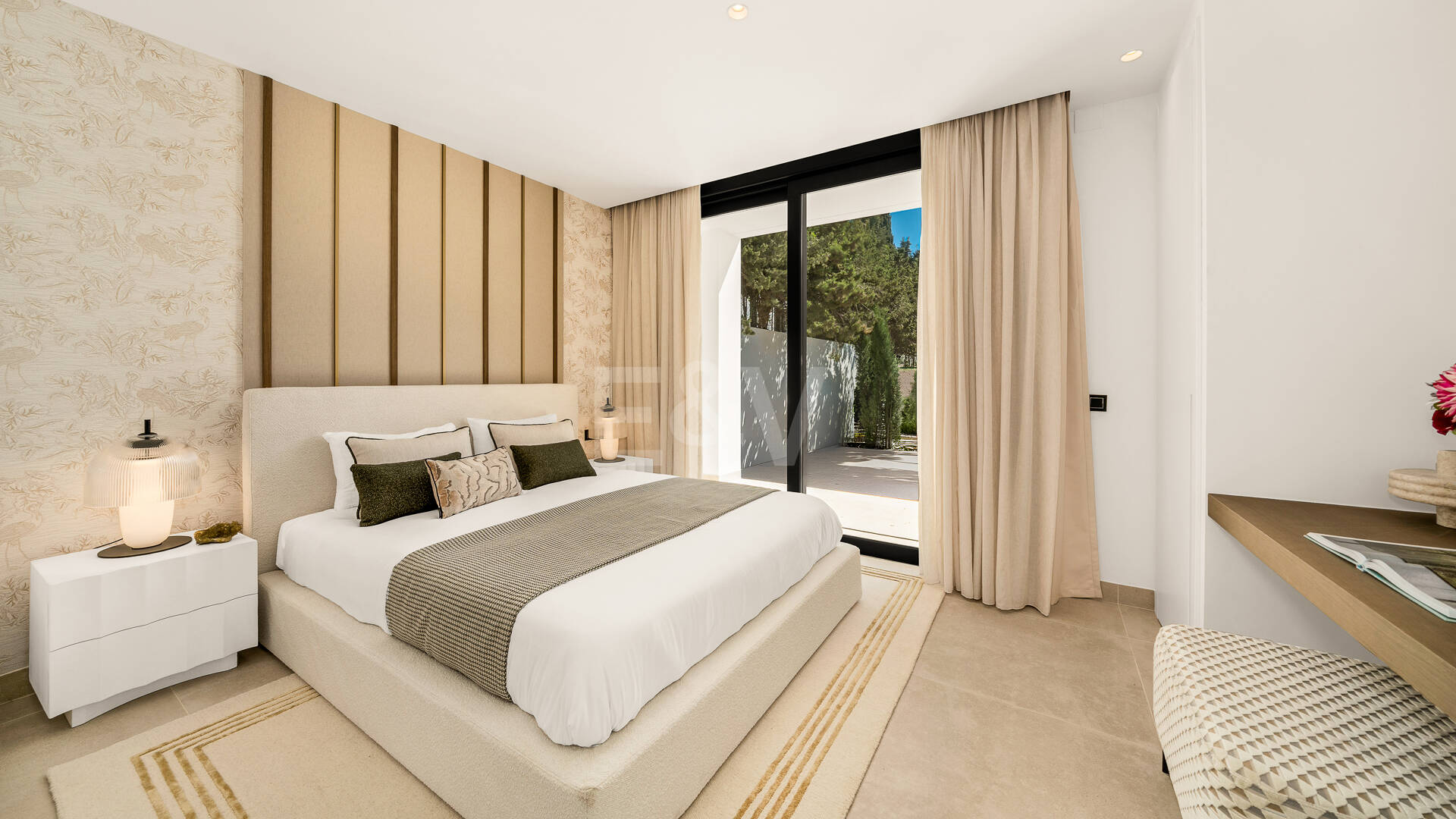 Villa nueva llave en mano con solárium en la Milla de Oro de Marbella
