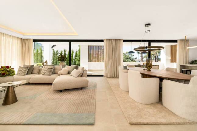 Villa nueva llave en mano con solárium en la Milla de Oro de Marbella
