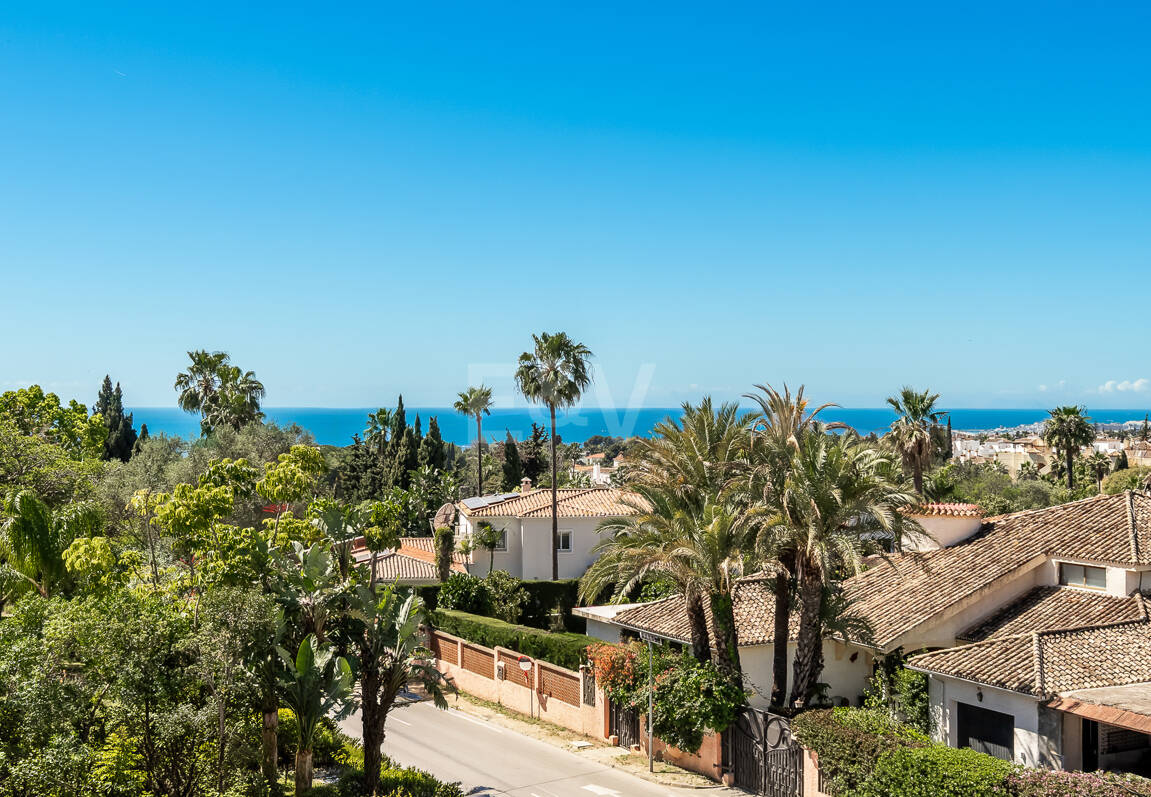 Villa nueva llave en mano con solárium en la Milla de Oro de Marbella