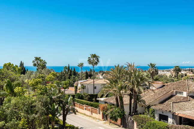 Villa nueva llave en mano con solárium en la Milla de Oro de Marbella