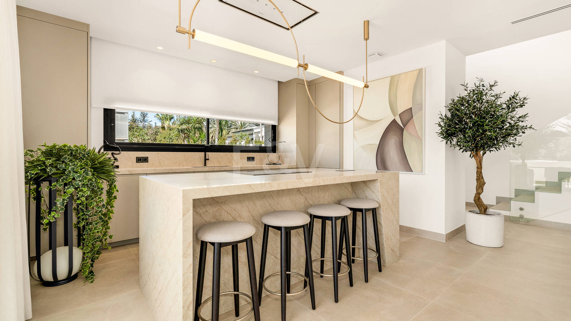 Villa nueva llave en mano con solárium en la Milla de Oro de Marbella