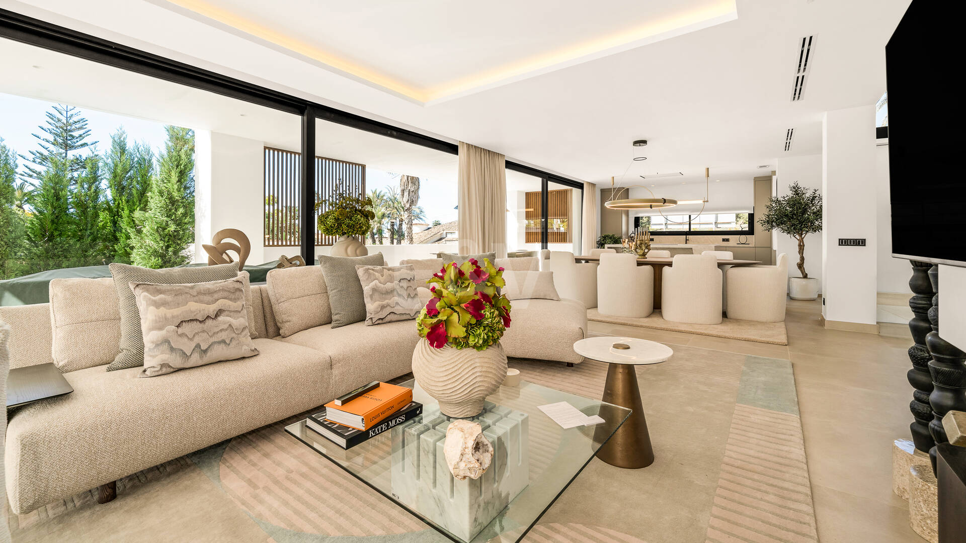 Villa nueva llave en mano con solárium en la Milla de Oro de Marbella